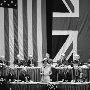 QUEEN ELIZABETH II AP7607090144