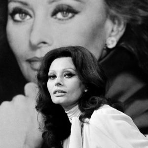 SOPHIA LOREN AP8210180389